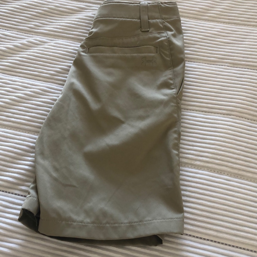 BOYS CLOSET CLEAN OUT. Under Armor khaki shorts